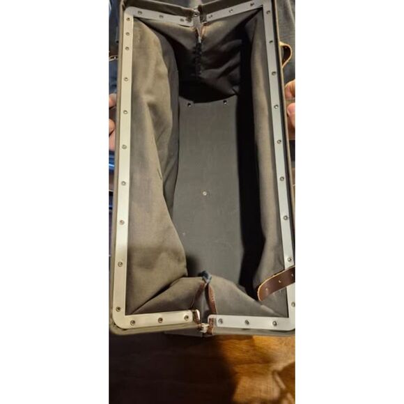 Large GRAY CANVAS Stonemason Style Weekender Bag Metal Frame Leather Handles EUC - Picture 2 of 7